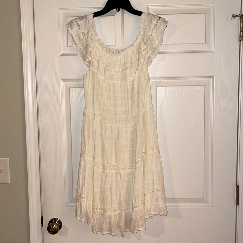 Xhilaration size: large, color: white, Like brand new, only worn once